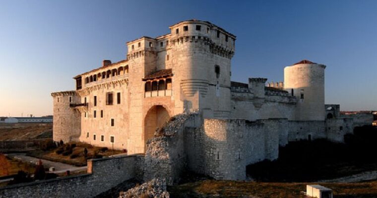 Castillo de Cuellar o de los Duques de Alburquerque o de Don Beltran de la Cueva en Segovia