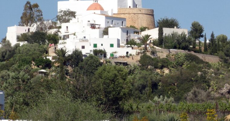 Iglesia fortificada del Puig de Missa en Islas Baleares