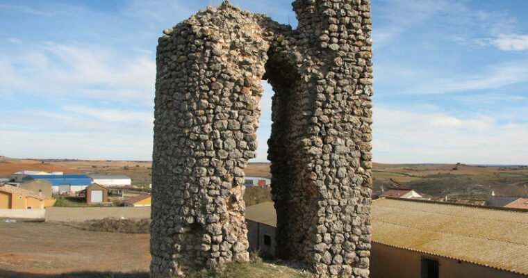 Castillo de Fuentelencina y torre de la Mora Cantana en Guadalajara